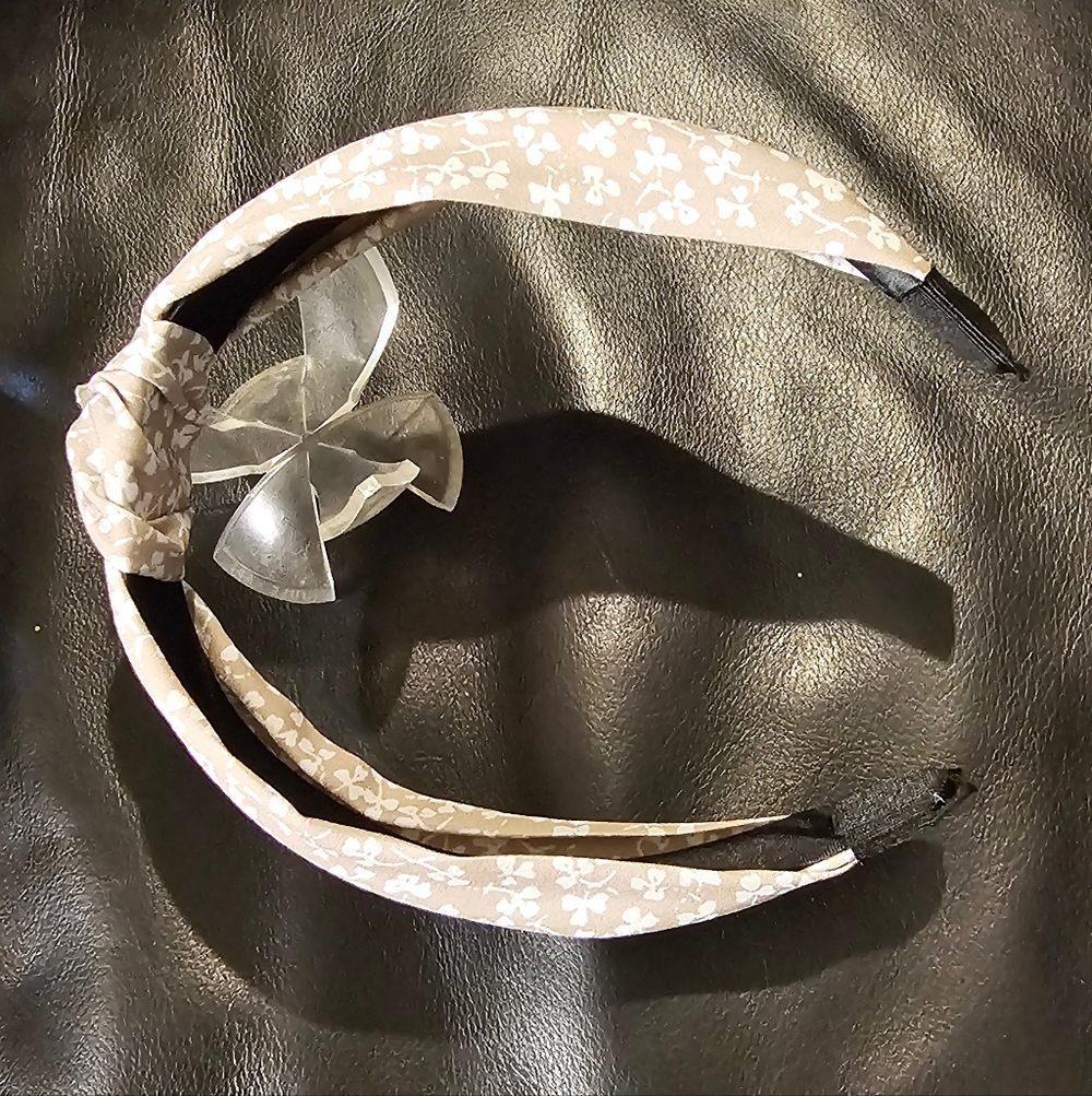 Set Of Three Knotted Headband Cream, Tan, and Tan & White Floral NWOT - Picture 3 of 11